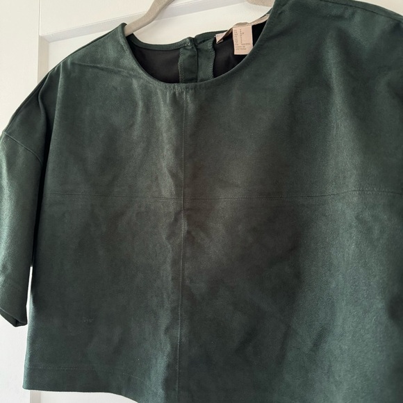 Forever 21 green satin cropped shirt - Picture 2 of 4